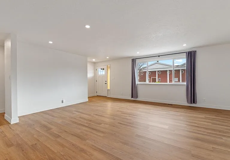 655 Walker Ave — Photo 2