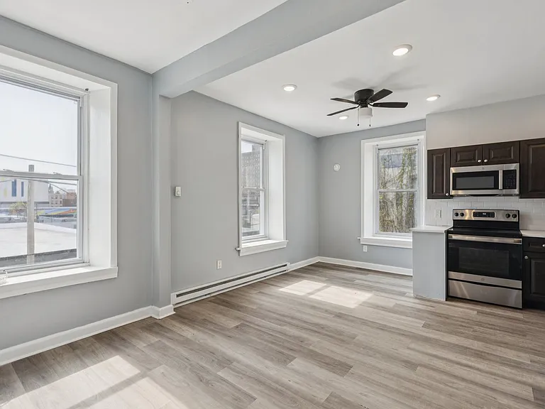 21 E Price St — Photo 11