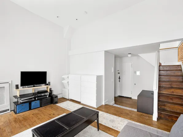 171 West 73rd Street image 2 of 10