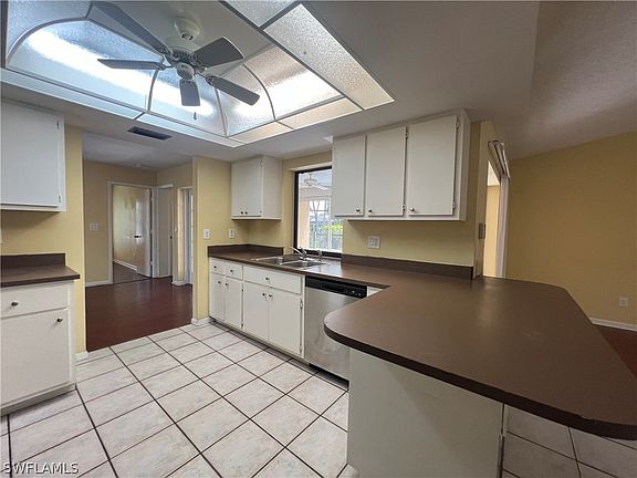5th image of 3711 SE 2nd Pl