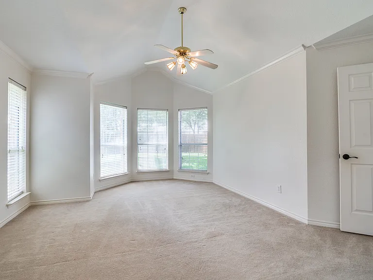 313 Bricknell Dr — Photo 8