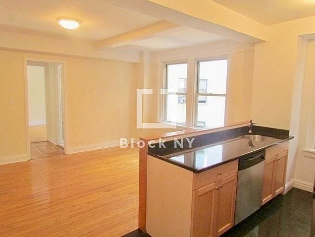 1st image of 25 E 10th St APT 9E