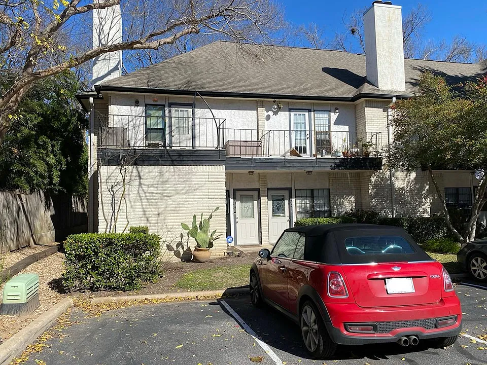 1307 Kinney Ave #103