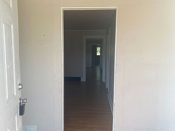 5th image of 109 Oak St