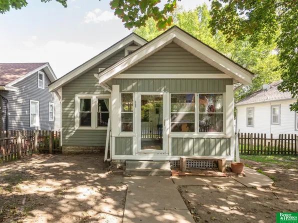 1705 S 55th St, Omaha, NE 68106