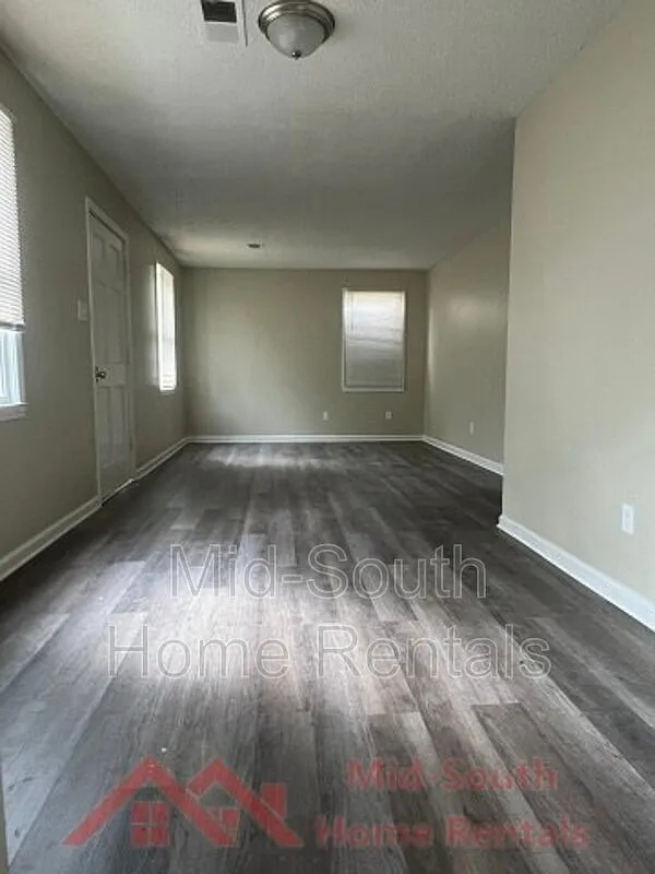 3 bed, 1.0 bath, 938 sqft, $1,250 — Photo 4