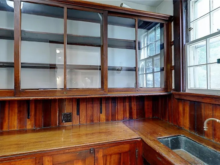 16 Elton St — Photo 10