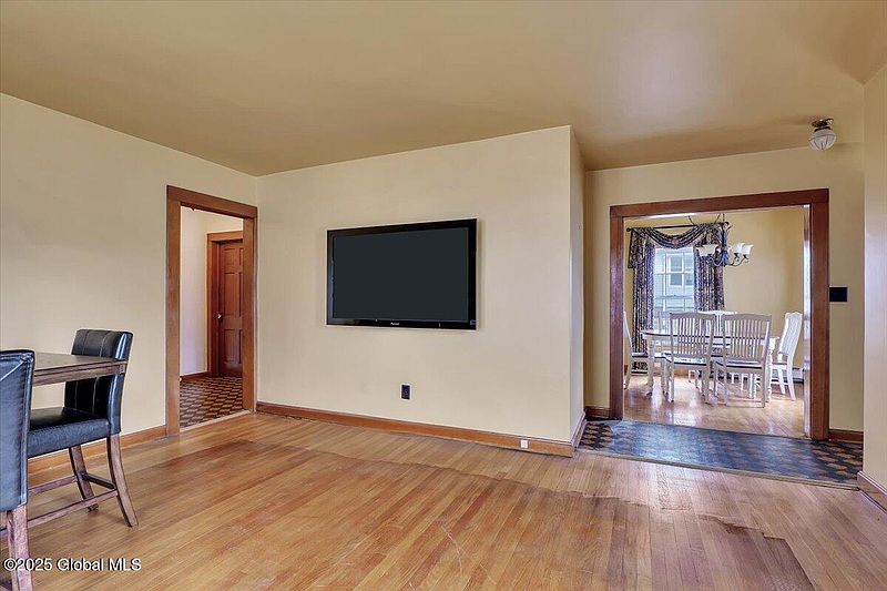 5th image of 22 Hackett Avenue