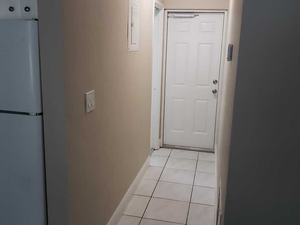 2nd image of 2205 SE 7th St APT 2