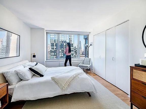 4th image of 601 W 57th St APT 14Q