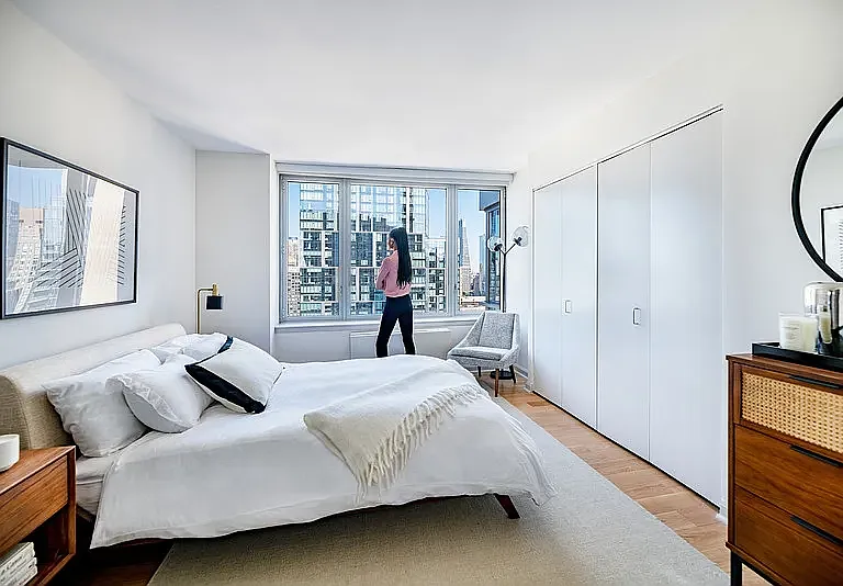 601 W 57th St #14Q — Photo 4