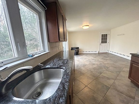 5th image of 75 Marlboro Rd