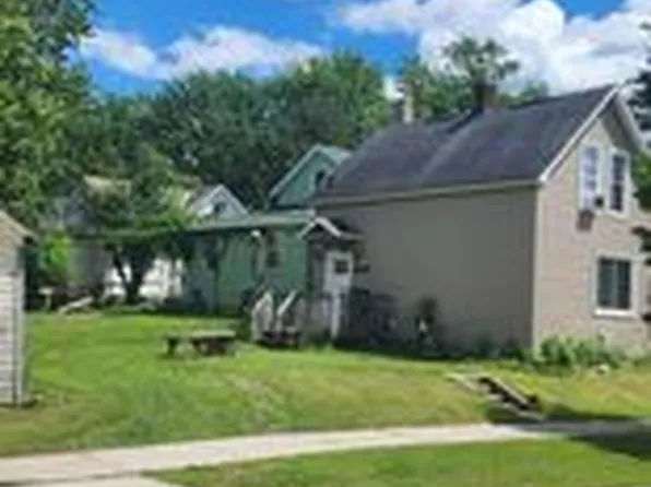 401 3rd St, Bovey, MN 55709