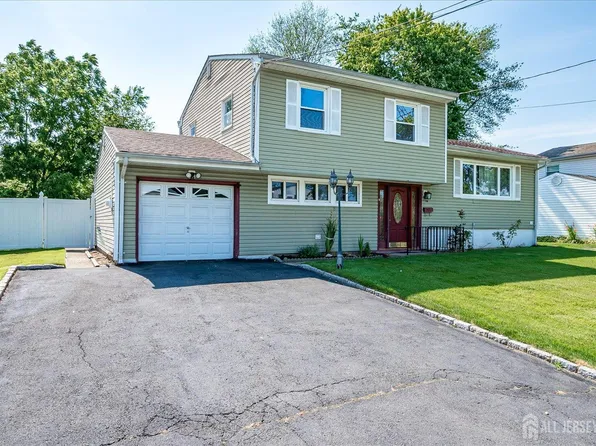 14 McGinnis Rd, Edison, NJ 08817