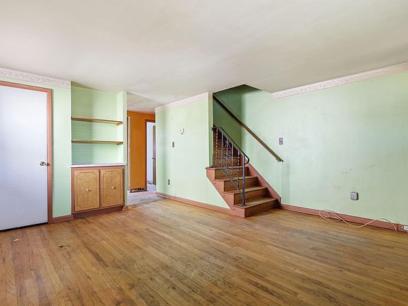 5th image of 214 Shewell Ave