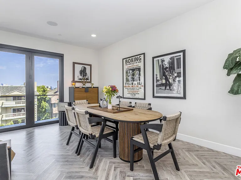 137 N Doheny Dr #4 — Photo 9
