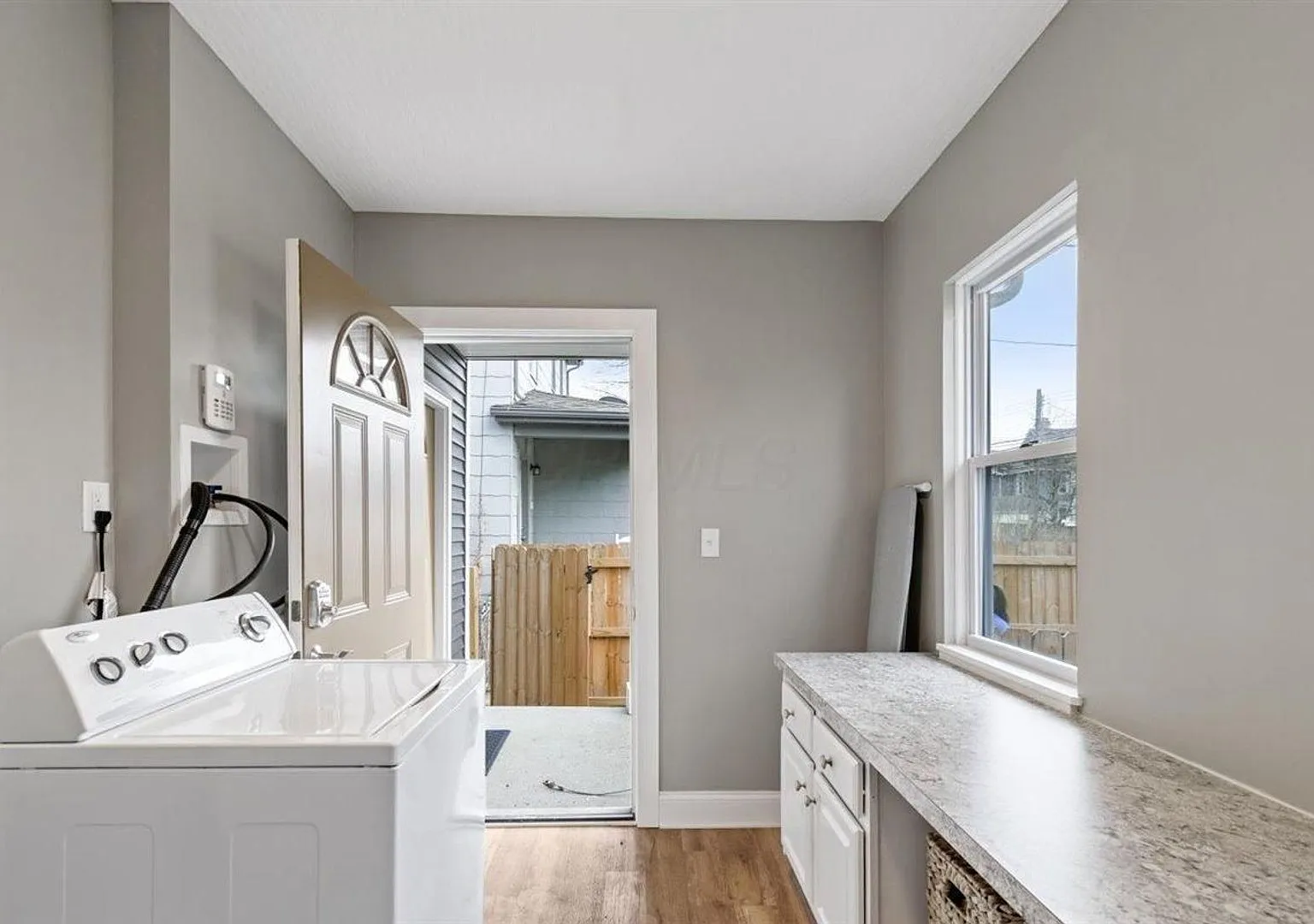 Modernized 2nd Floor Apartment in Franklinton Your Urban Oasis Awaits! — Photo 4