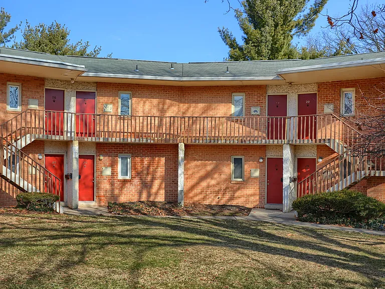 Briarcrest Gardens Apartments & Townhomes — Photo 3