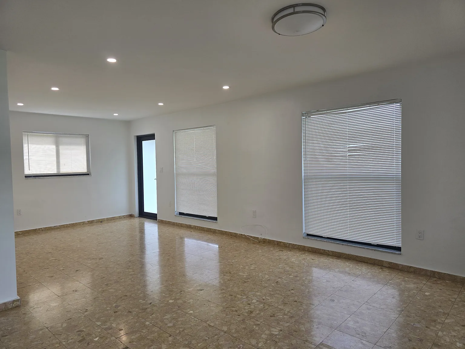 3 bed, 1300 sqft, $3,150 — Photo 3