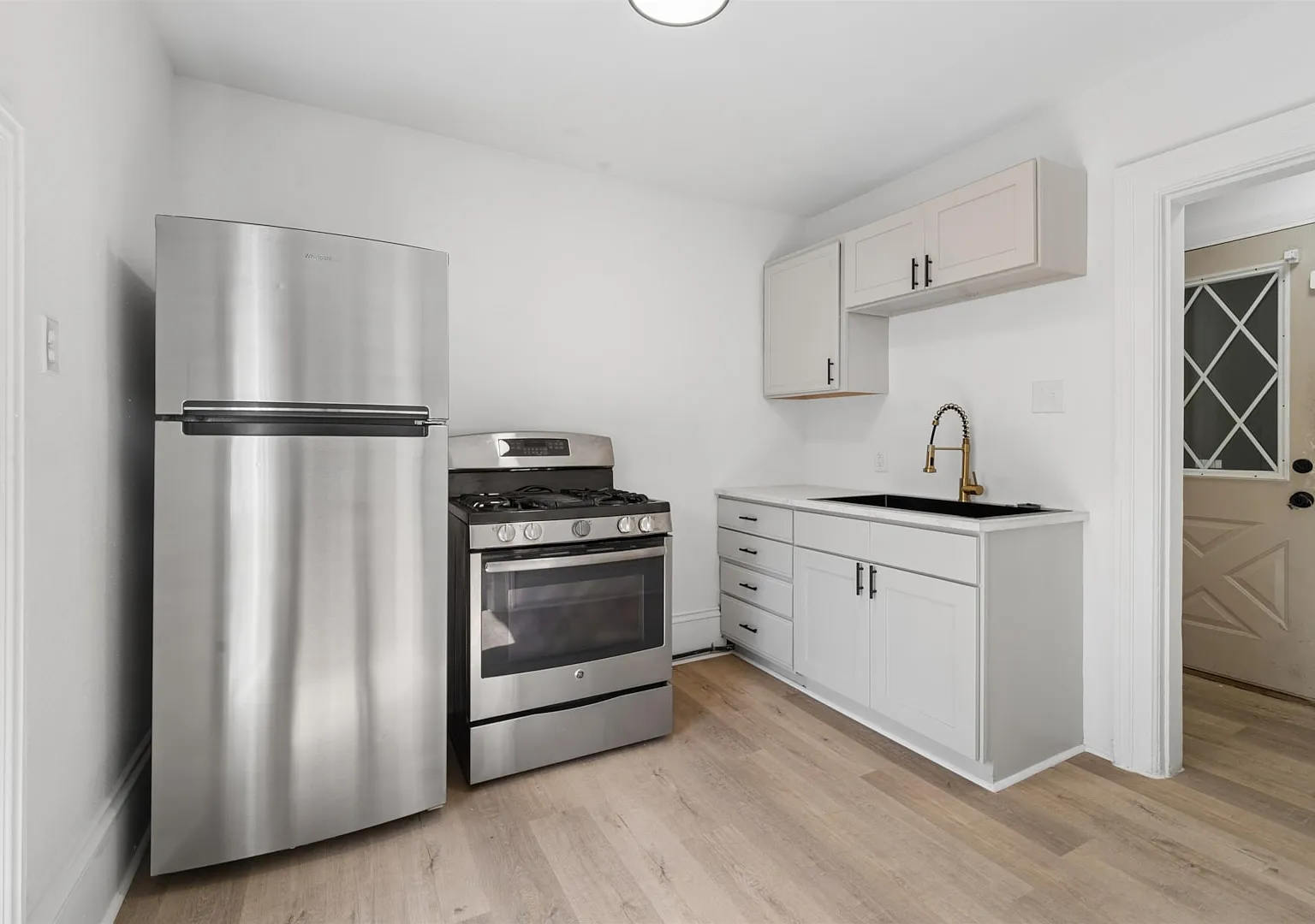 1 bed, 650 sqft, $950 — Photo 2