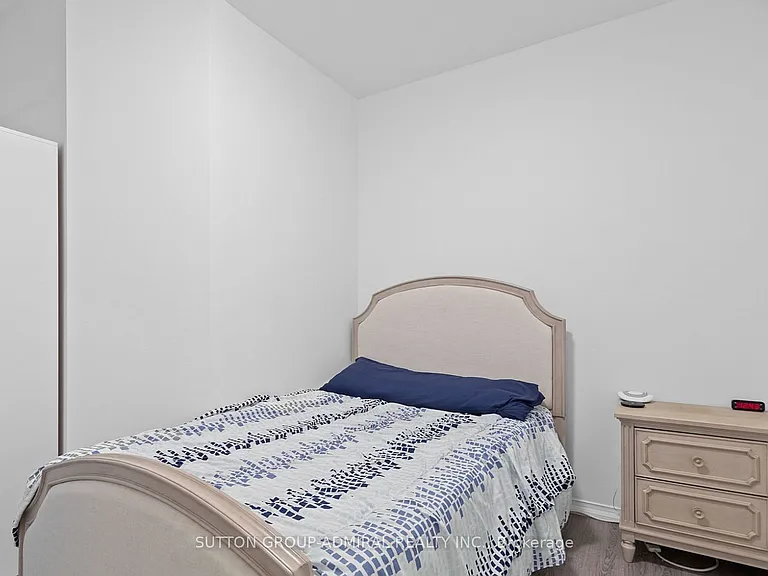 555 Yonge St #510 — Photo 13