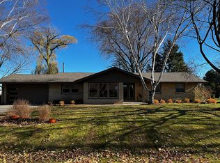 6990 N Crestwood Dr, Glendale, WI 53209