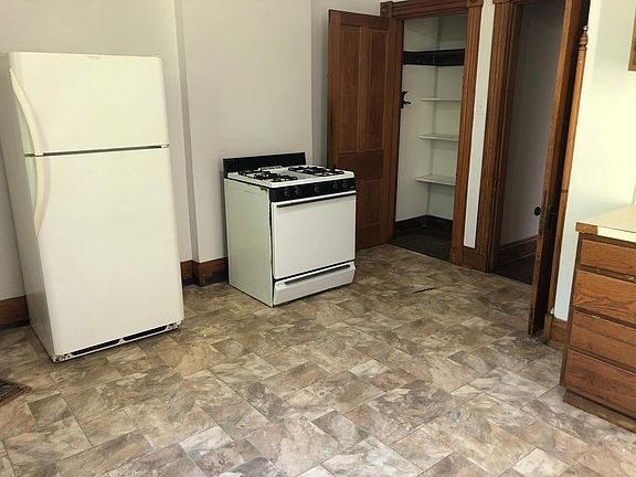 2nd image of 3255 Bishop St