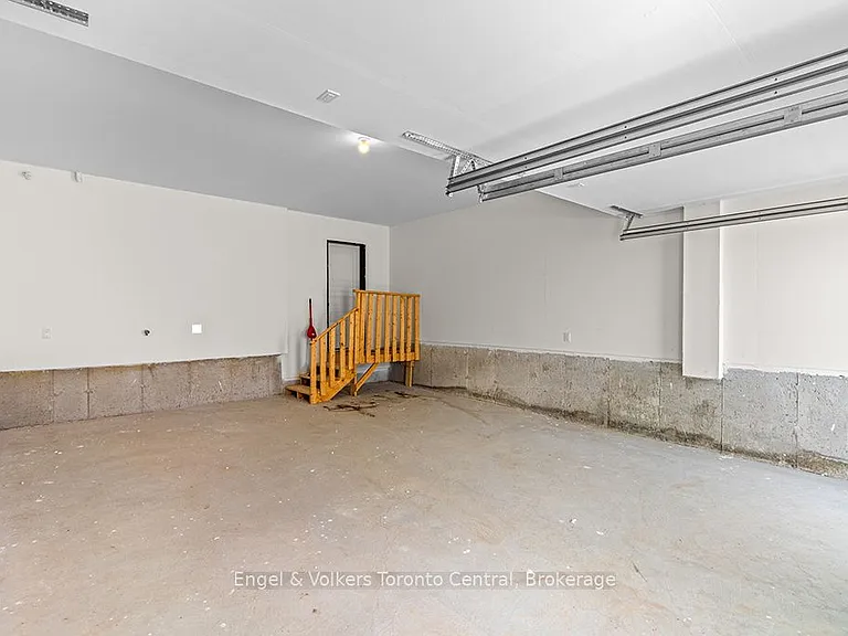 110 Dorothy Dr — Photo 45