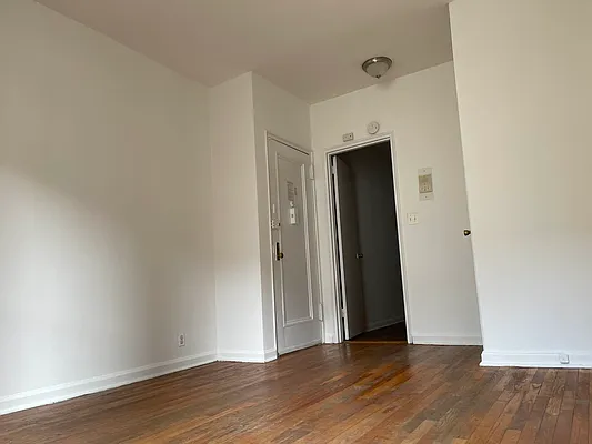 Rented by Eric Goodman Realty Corp | media 7