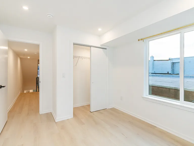 1627 Fontain St #C — Photo 7