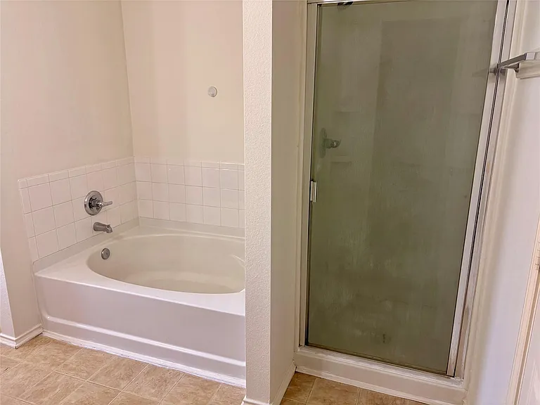 7806 Maverick Trace Ln — Photo 12