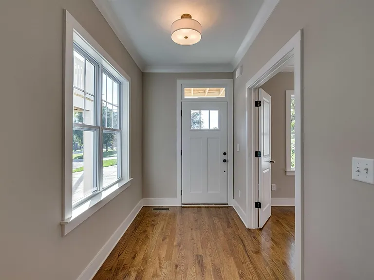 5514B Urbandale Ave — Photo 4
