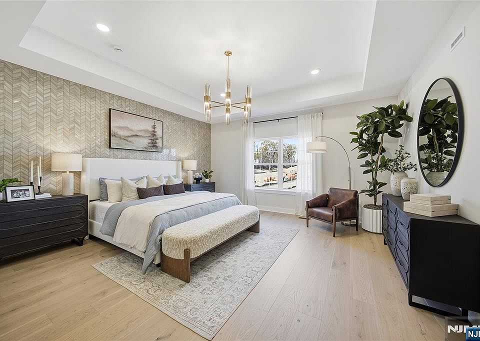 1st image of 12 Pimlico Pl