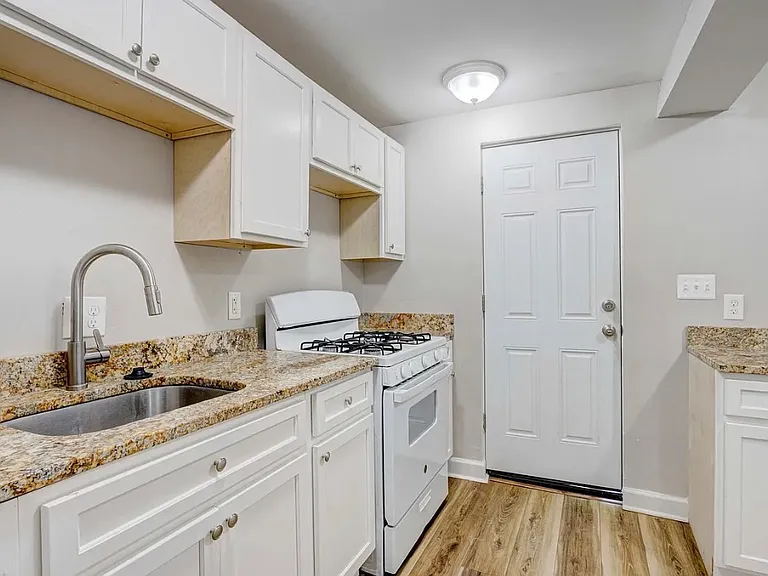 712 Winston Ave #1 — Photo 11