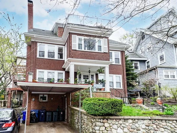 51 Wallingford Rd, Brighton, MA 02135