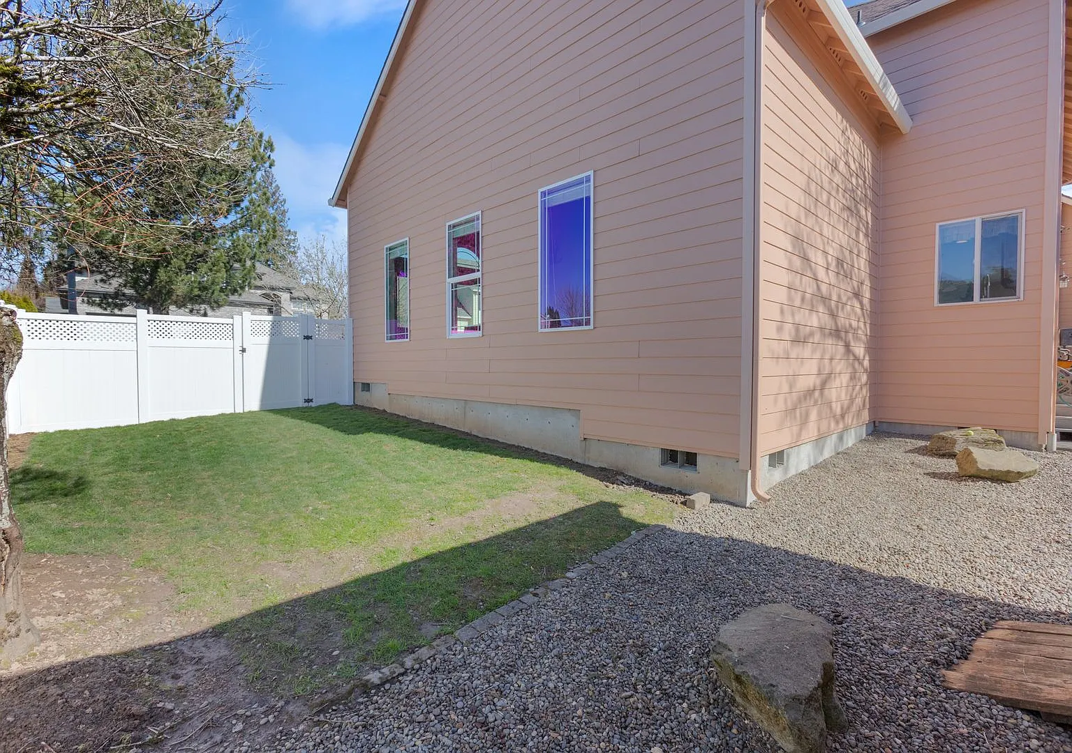 Stunning SE Gresham Home w/ Huge Bonus Room! — Photo 3