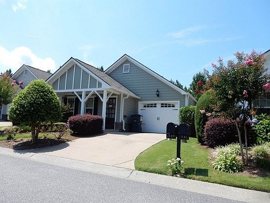 Attractive Cottage style home