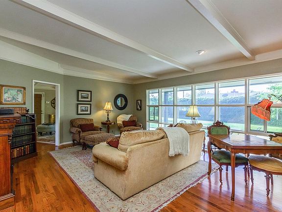 4th image of 315 W San Bruno Ave
