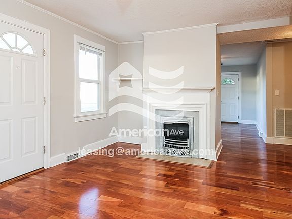 1294808_004_living_room_4.jpg