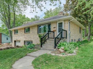 1530 Drewry Ln, Madison, WI 53704