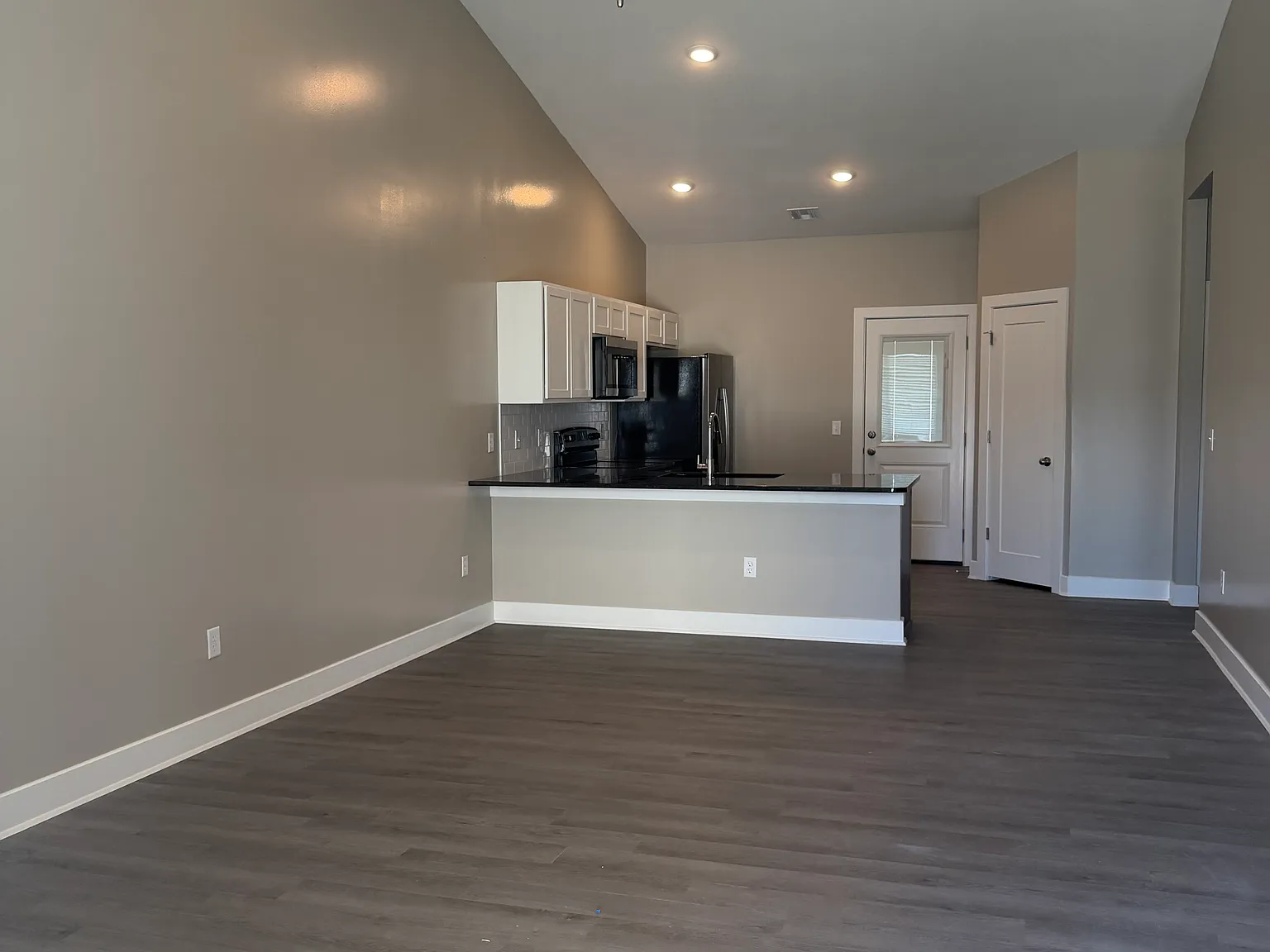 3 bed, 1270 sqft, $1,595 — Photo 4