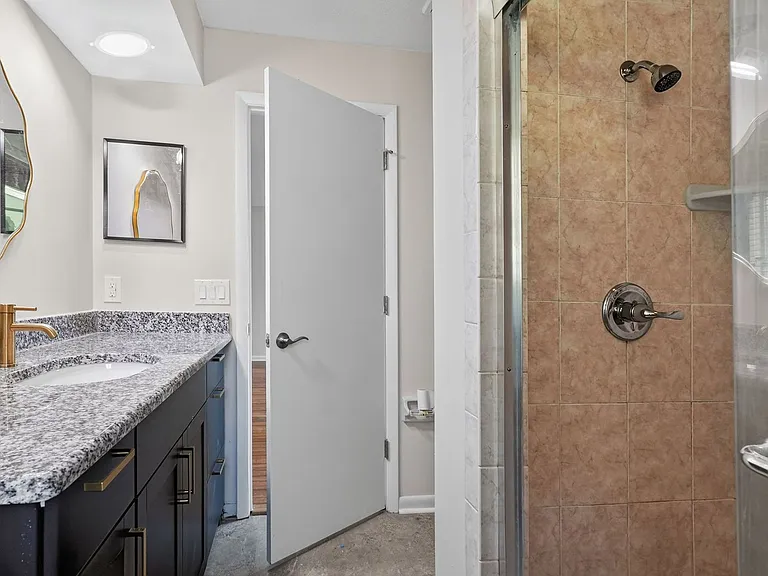 1201 Burlington Ct — Photo 23