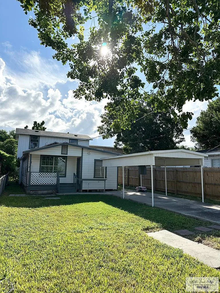 4 bed, 1.5 bath, 996 sqft, $1,100 — Photo 1