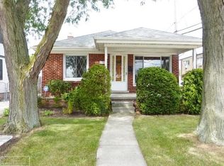 24941 Flower Ave, Eastpointe, MI 48021