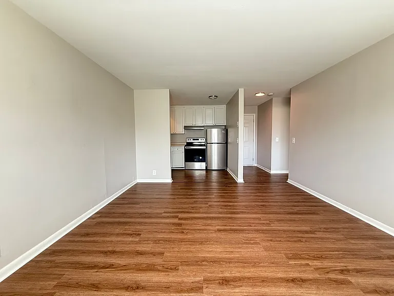 Executive House Apartments — Photo 52