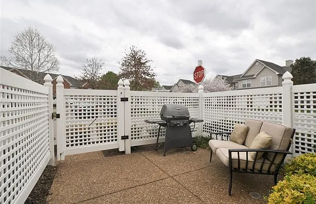 400 Bembridge Ln — Photo 3