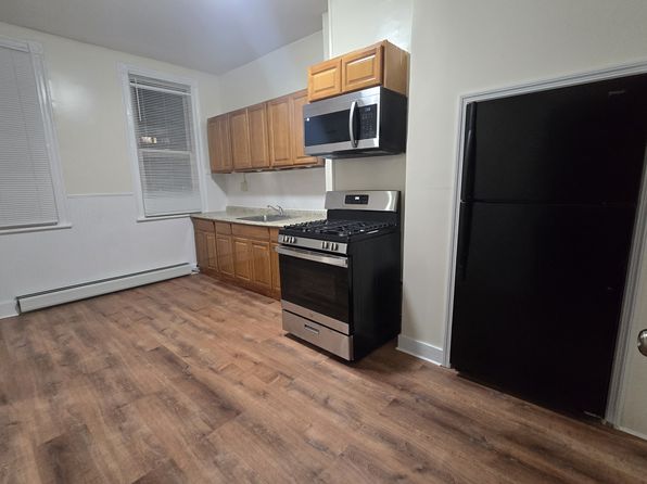 143 Saint Pauls Ave APT 2R