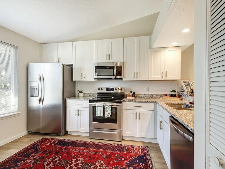 660 Aquatic Dr — Photo 10