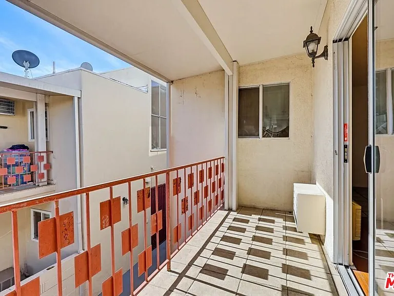 515 N Alfred St #206 — Photo 1