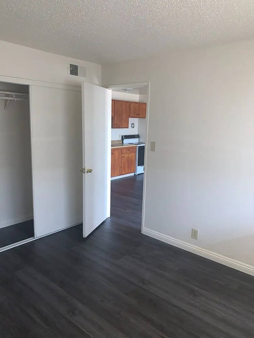 Affordable 1 Bedroom Condo In Central Las Vegas — Photo 4